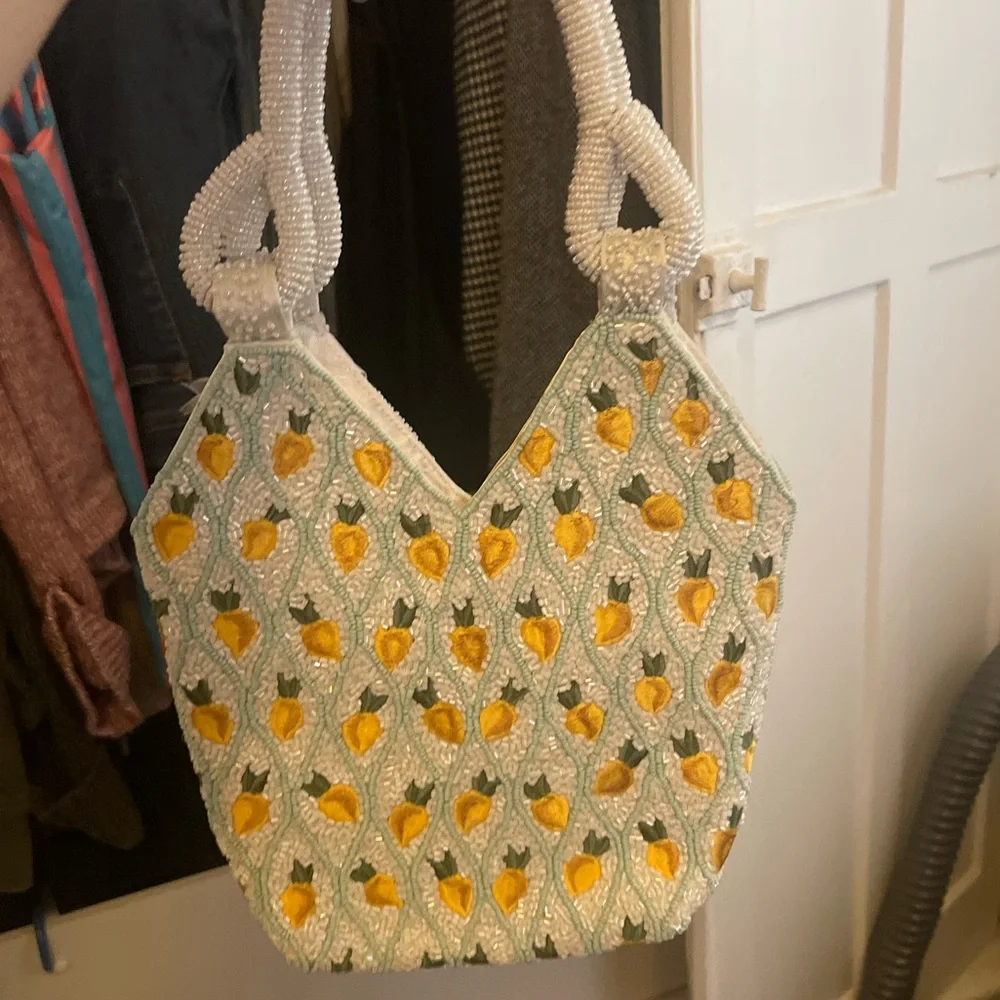 NEW Elegant White & light turquoise colored beaded bag with lemon 🍋 design - Picture 7 of 7